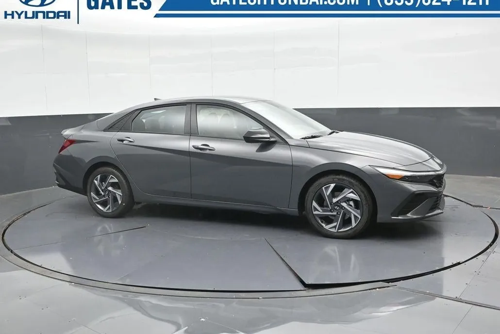 2025 Hyundai Elantra SEL Sport photo 1