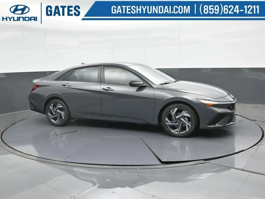 2025 Hyundai Elantra SEL Sport photo 1