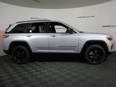 2025 Jeep Grand Cherokee Limited photo 4