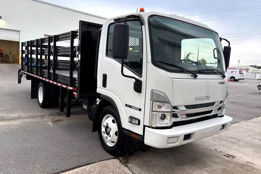 2024 Isuzu NRR photo 1