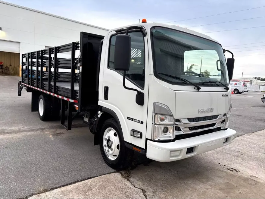 2024 Isuzu NRR photo 1