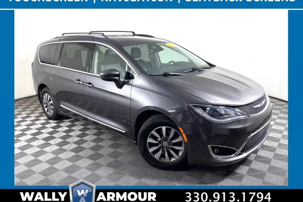 2020 Chrysler Pacifica Touring Plus photo 1