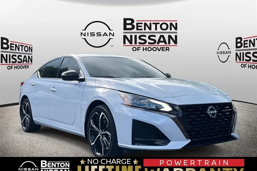 2023 Nissan Altima 2.5 SR photo 1