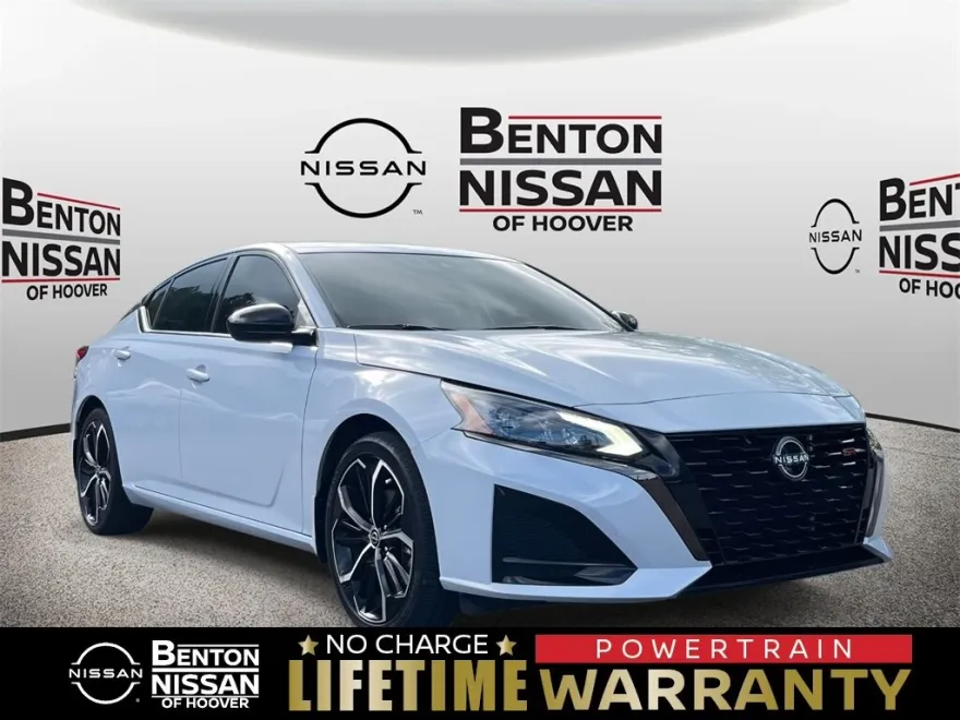 2023 Nissan Altima 2.5 SR photo 1