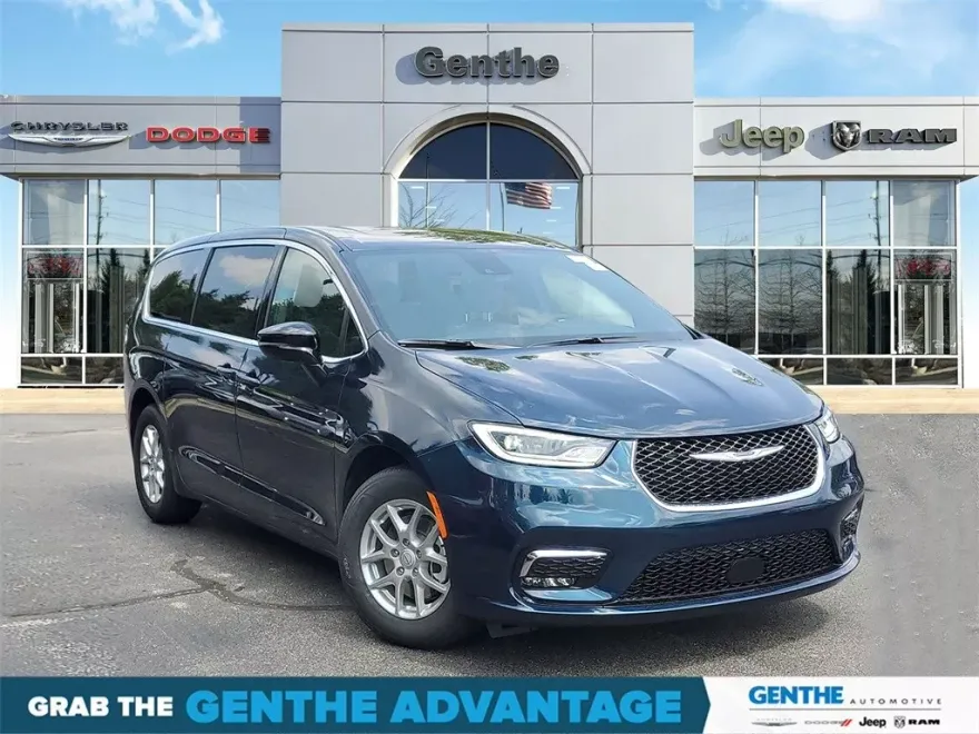 2025 Chrysler Pacifica photo 1
