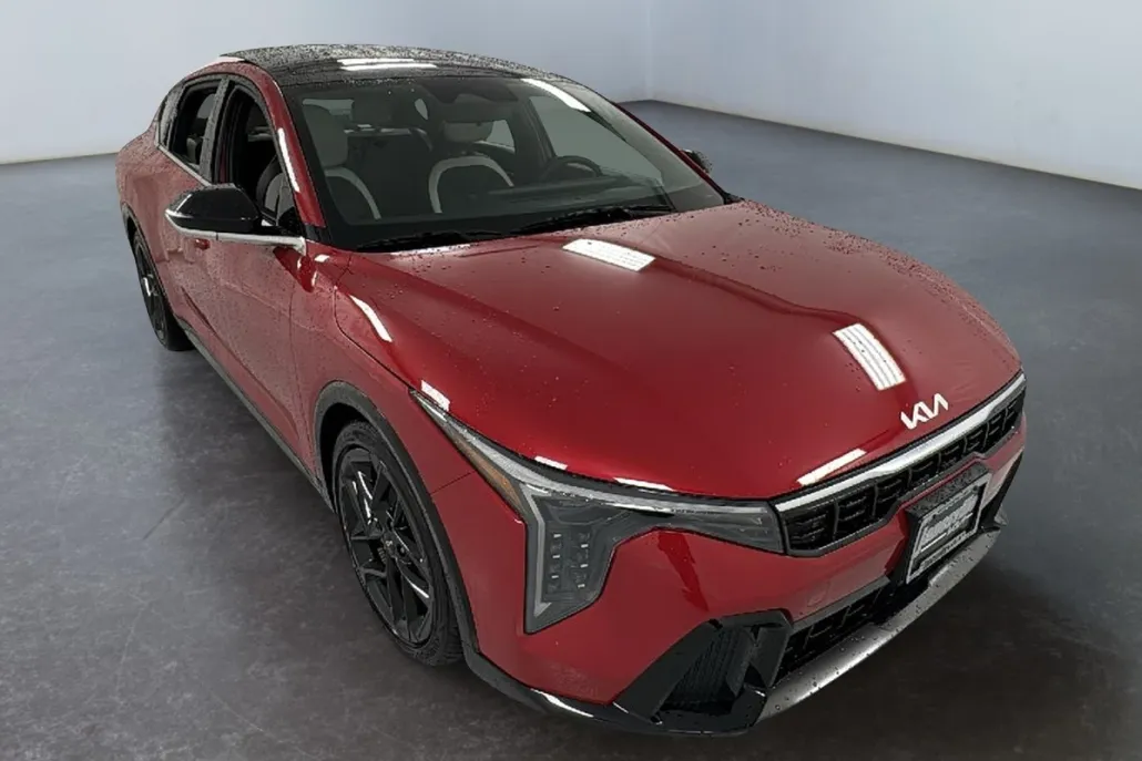 2025 Kia K4 GT-Line Turbo photo 1