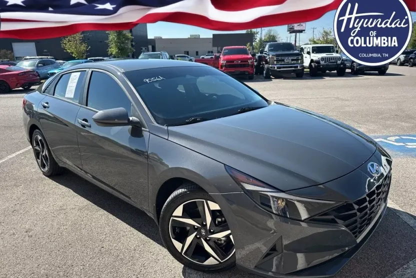 2023 Hyundai Elantra SEL photo 1