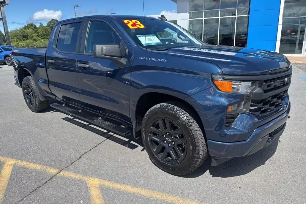 2023 Chevrolet Silverado 1500 Custom photo 1