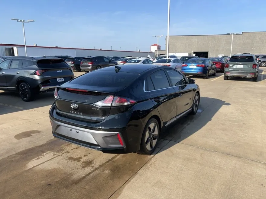 2022 Hyundai Ioniq SEL photo 1