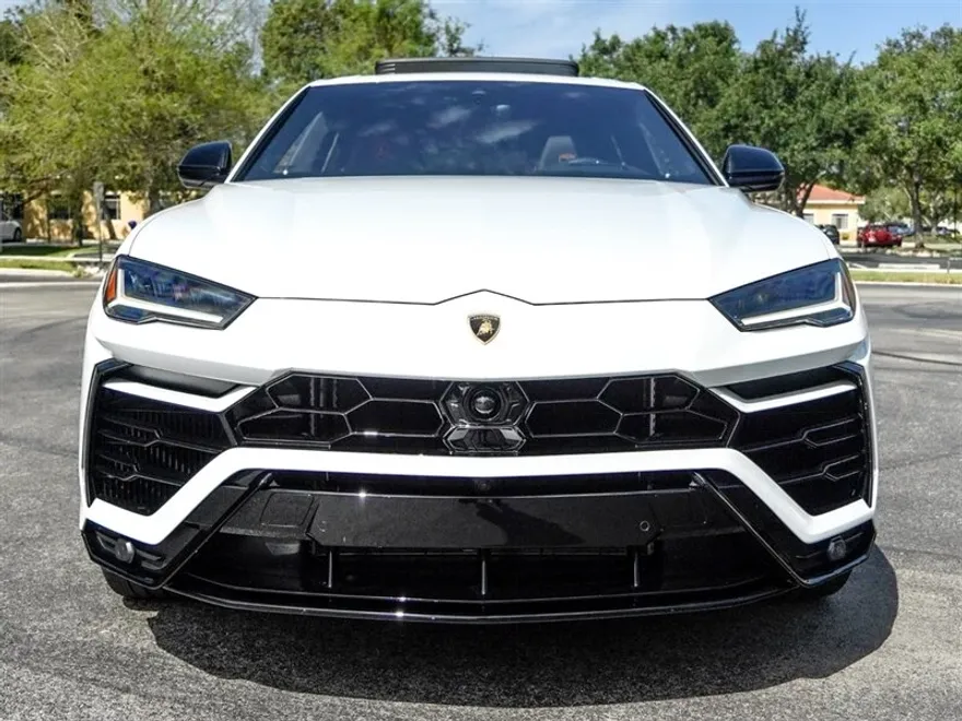 2022 Lamborghini Urus photo 4