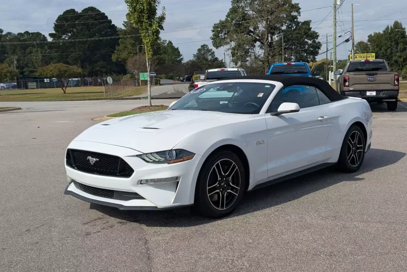 2022 Ford Mustang GT Premium photo 1