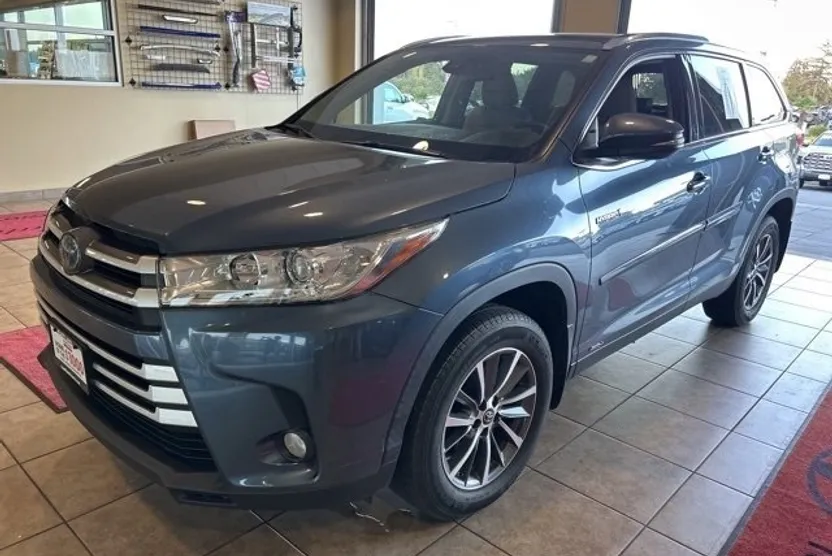 2019 Toyota Highlander Hybrid XLE photo 1