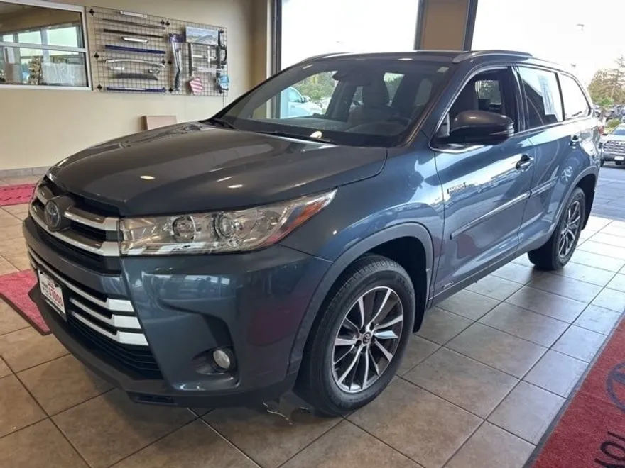 2019 Toyota Highlander Hybrid XLE photo 1