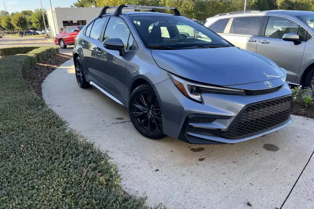 2023 Toyota Corolla SE photo 1