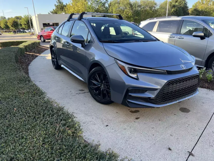 2023 Toyota Corolla SE photo 1