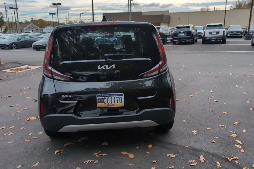 2023 Kia Soul LX photo 1