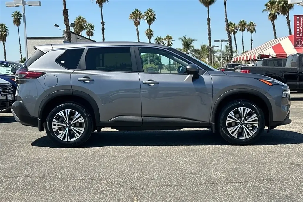 2023 Nissan Rogue SV photo 1