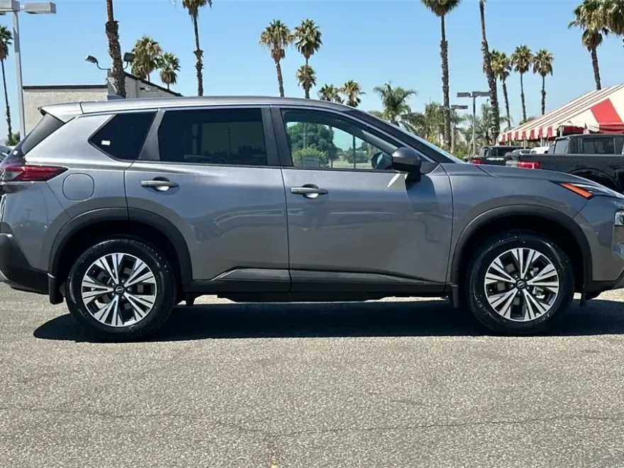 2023 Nissan Rogue SV photo 1