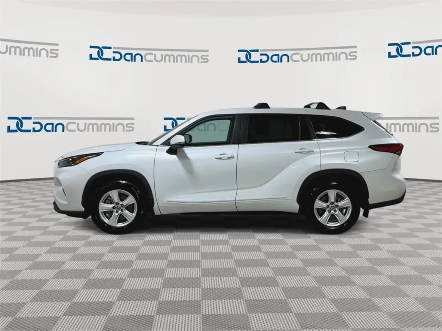 2023 Toyota Highlander L photo 1