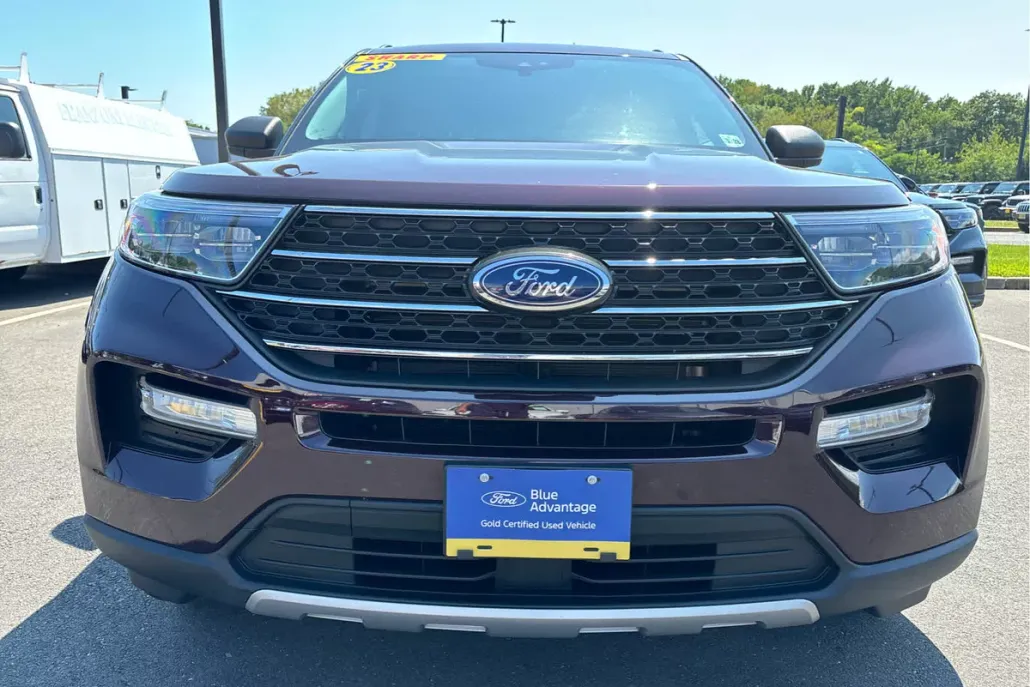 2023 Ford Explorer XLT photo 1