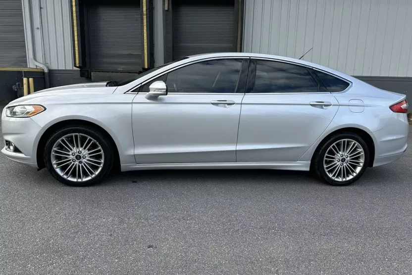 2016 Ford Fusion SE photo 1