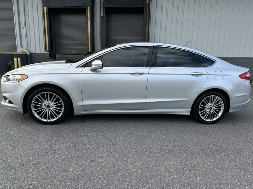 2016 Ford Fusion SE photo 1