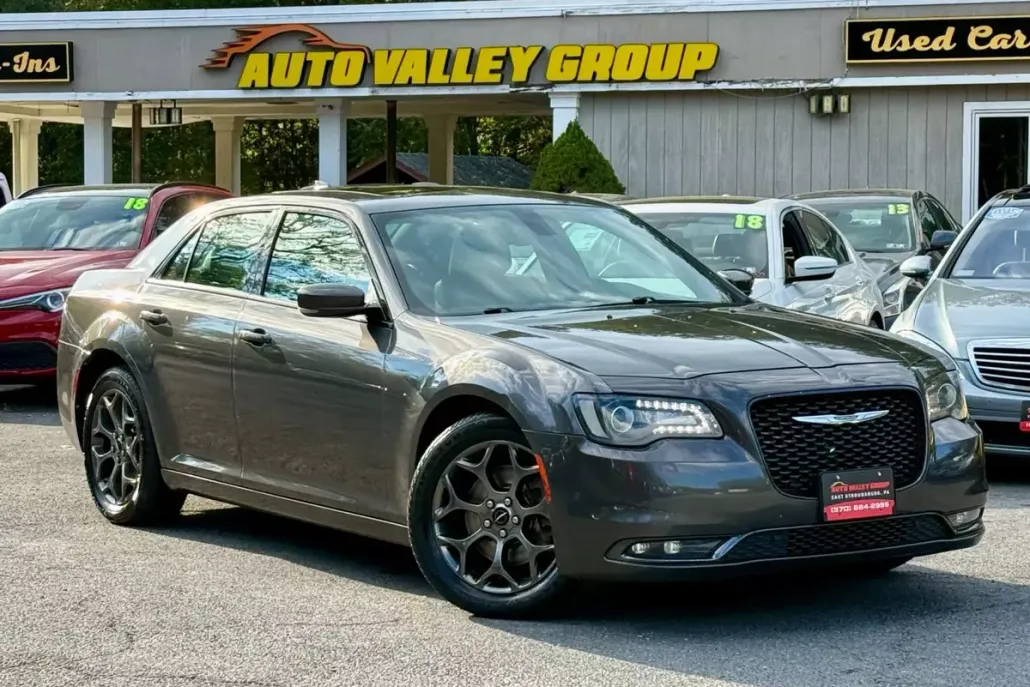 2017 Chrysler 300 photo 1