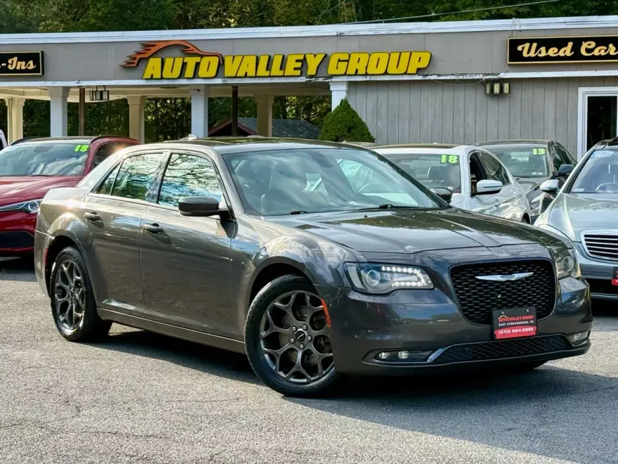 2017 Chrysler 300 photo 1