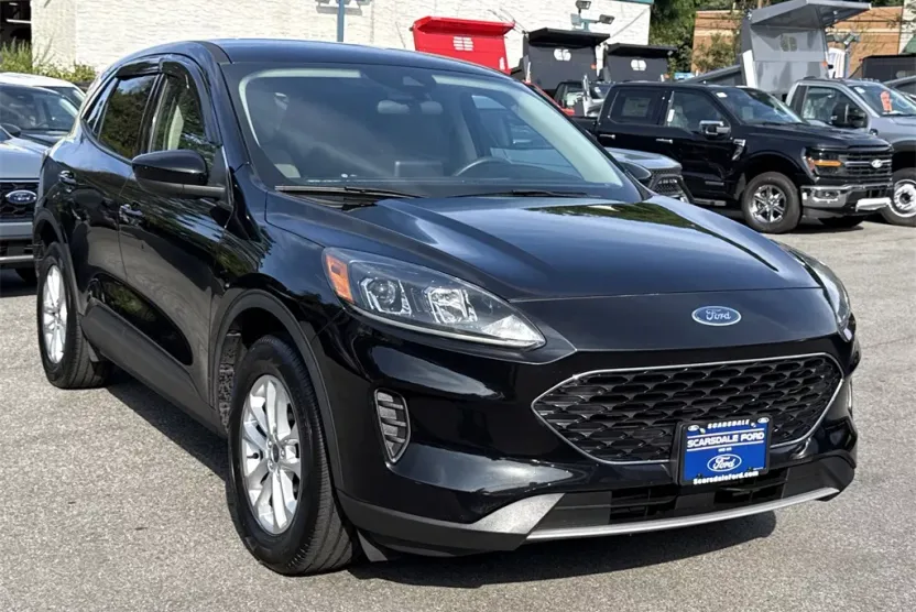 2020 Ford Escape SE photo 1