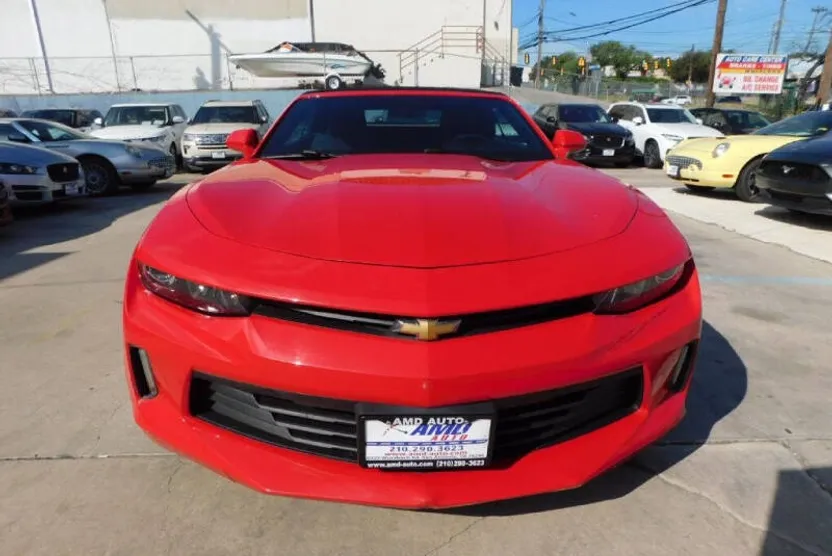 2018 Chevrolet Camaro 1LT photo 1
