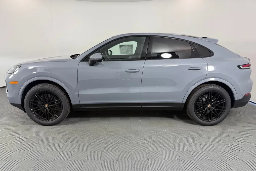 2025 Porsche Cayenne Coupe photo 1