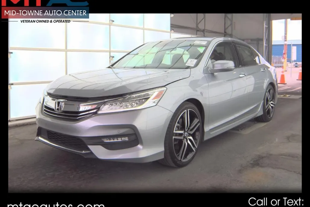 2017 Honda Accord Touring photo 1