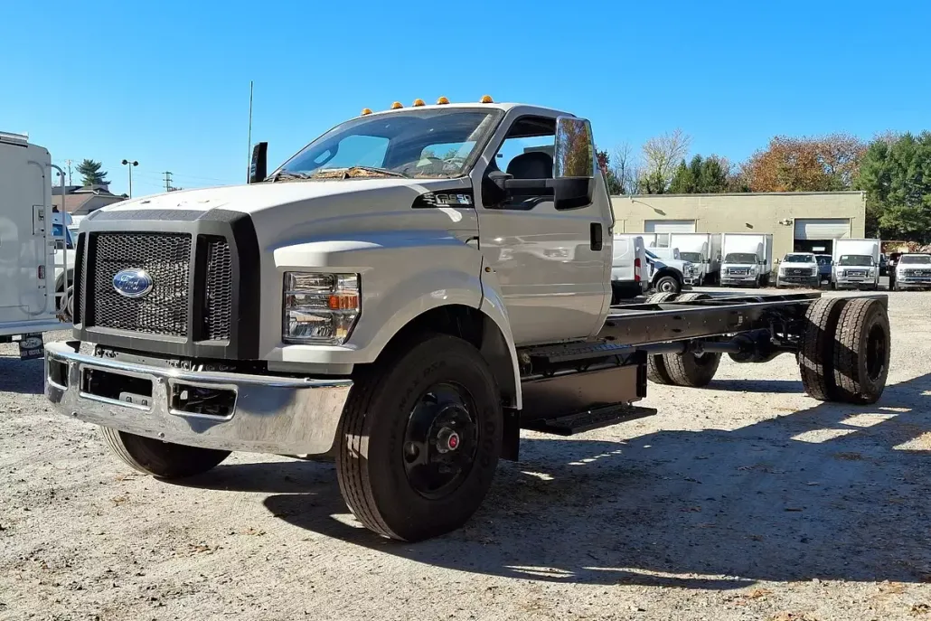 2025 Ford F-650 Base photo 1