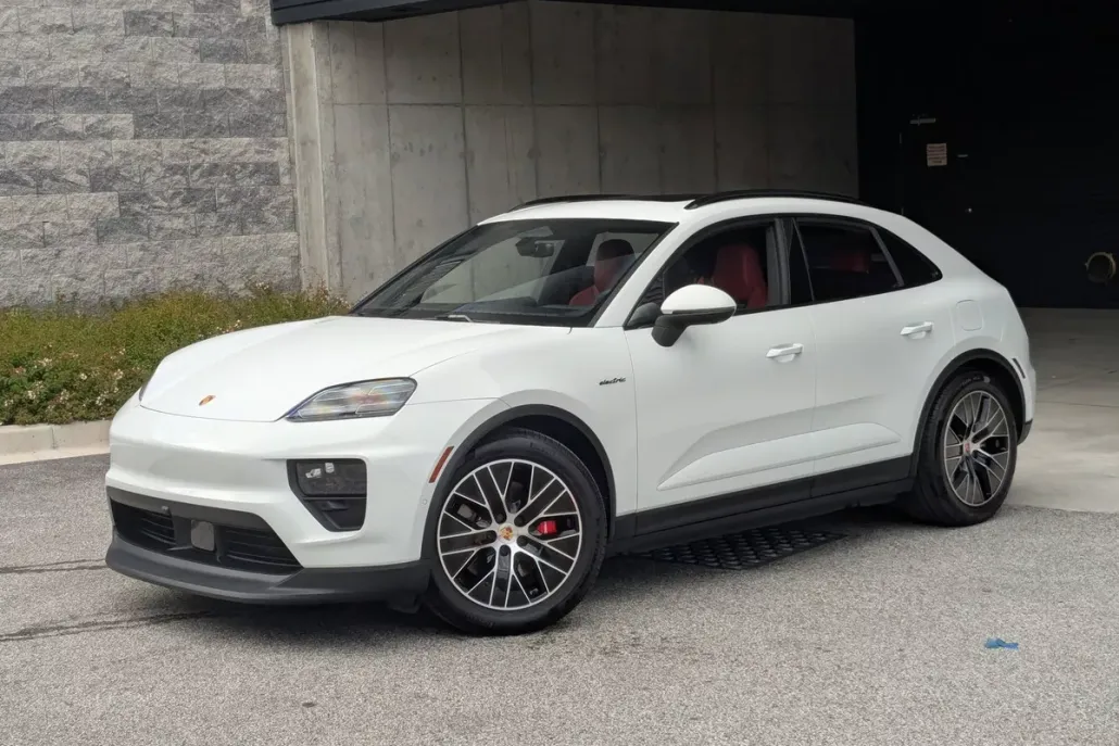 2025 Porsche Macan Electric photo 1