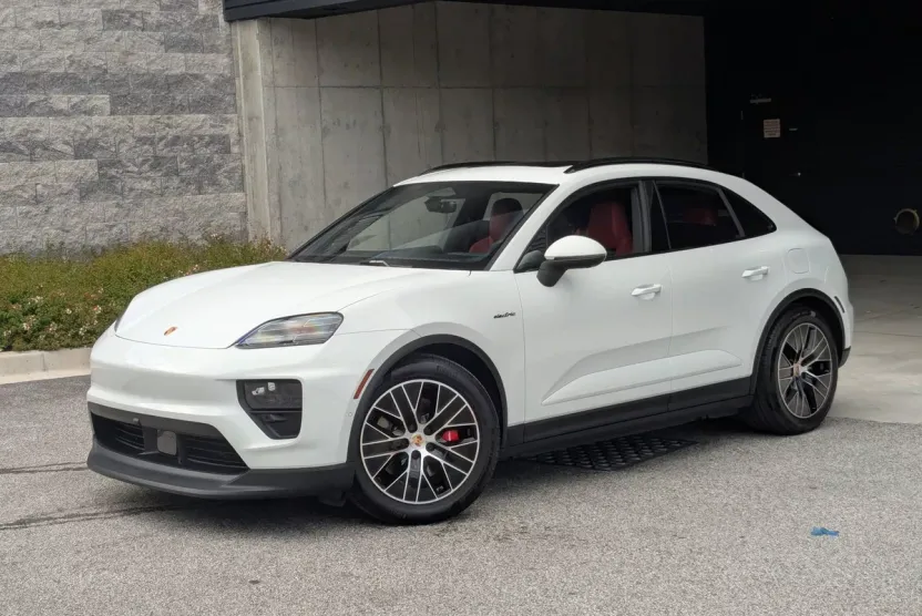 2025 Porsche Macan Electric photo 1