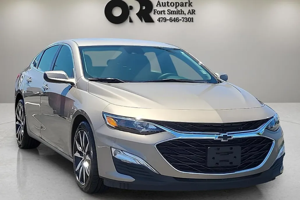 2024 Chevrolet Malibu RS photo 1