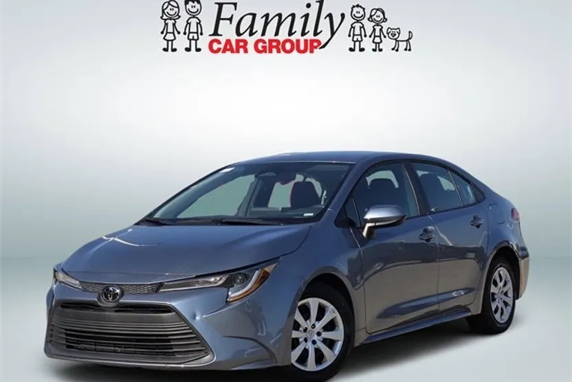 2023 Toyota Corolla LE photo 1