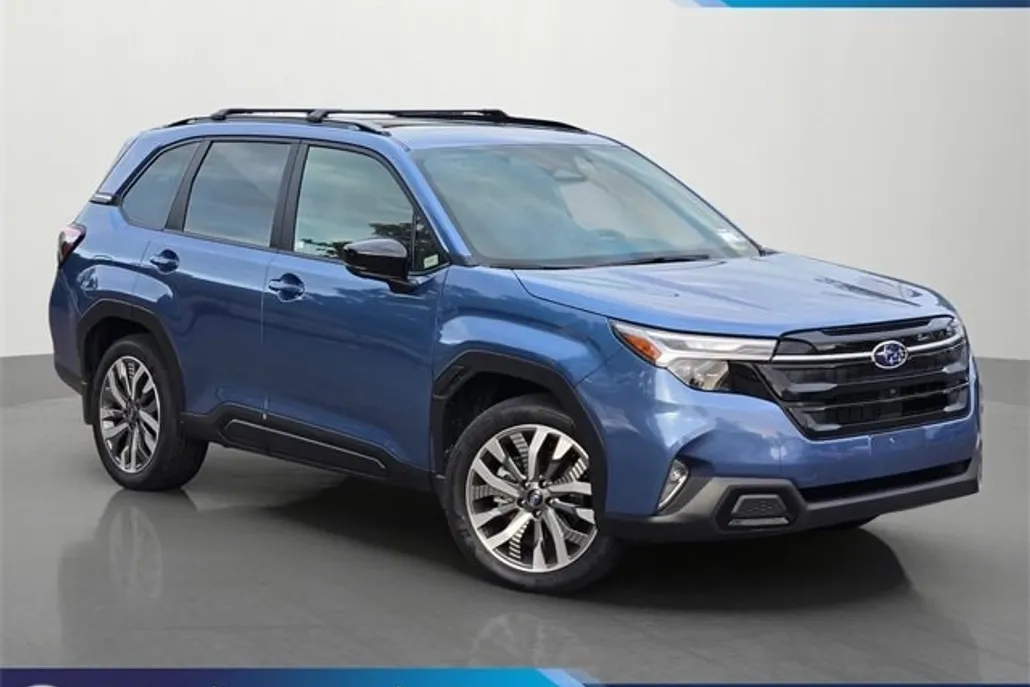 2025 Subaru Forester Touring photo 1
