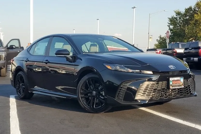 2026 Toyota Camry SE photo 1