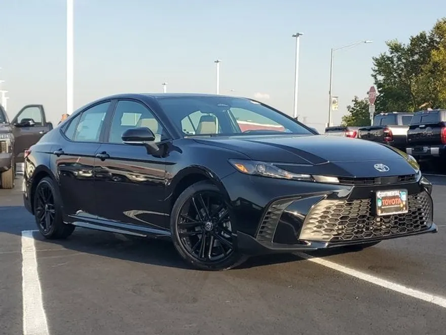 2026 Toyota Camry SE photo 1