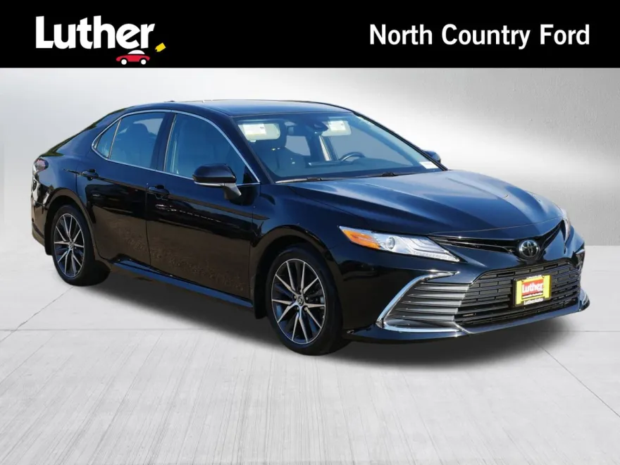 2023 Toyota Camry XLE photo 1