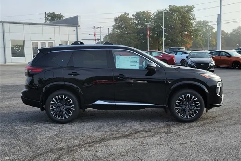2026 Nissan Rogue Platinum photo 1