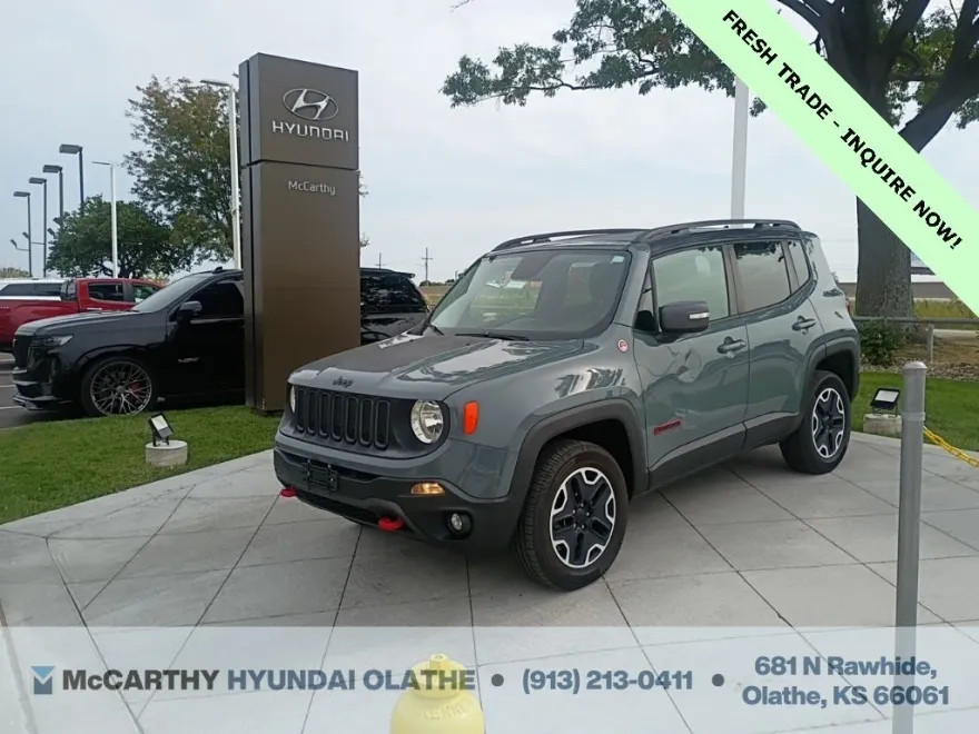 2016 Jeep Renegade Trailhawk photo 1