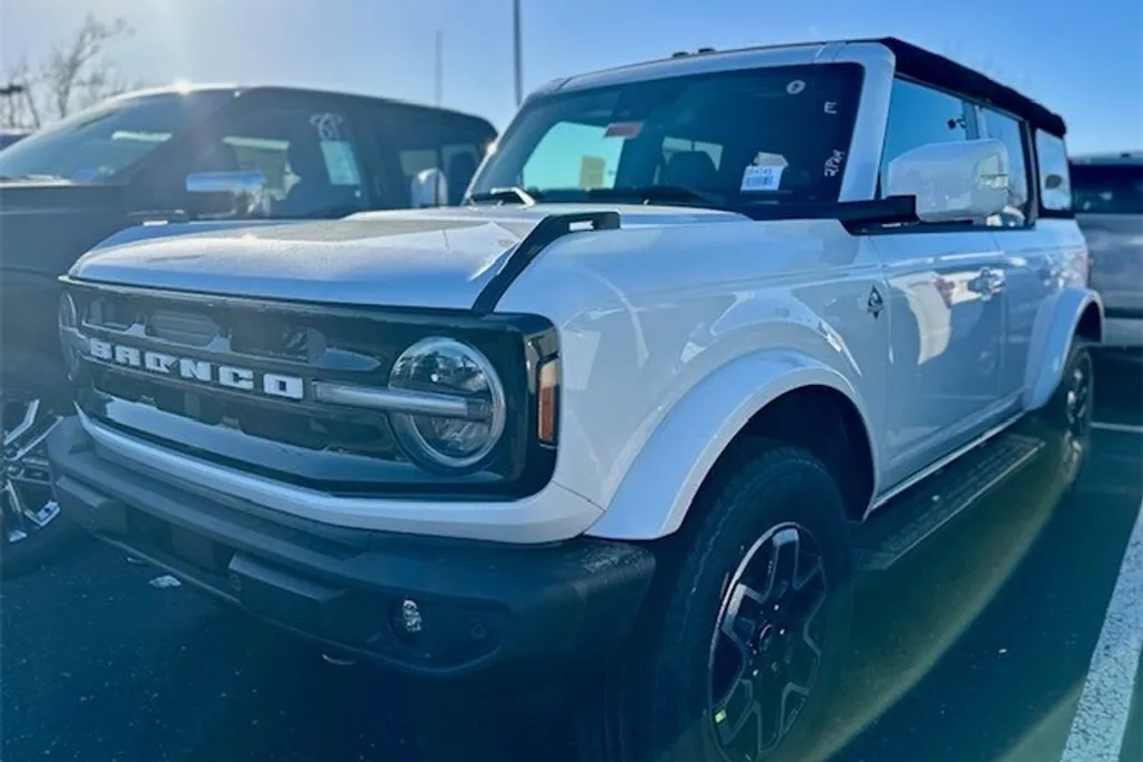 2024 Ford Bronco Outer Banks photo 1