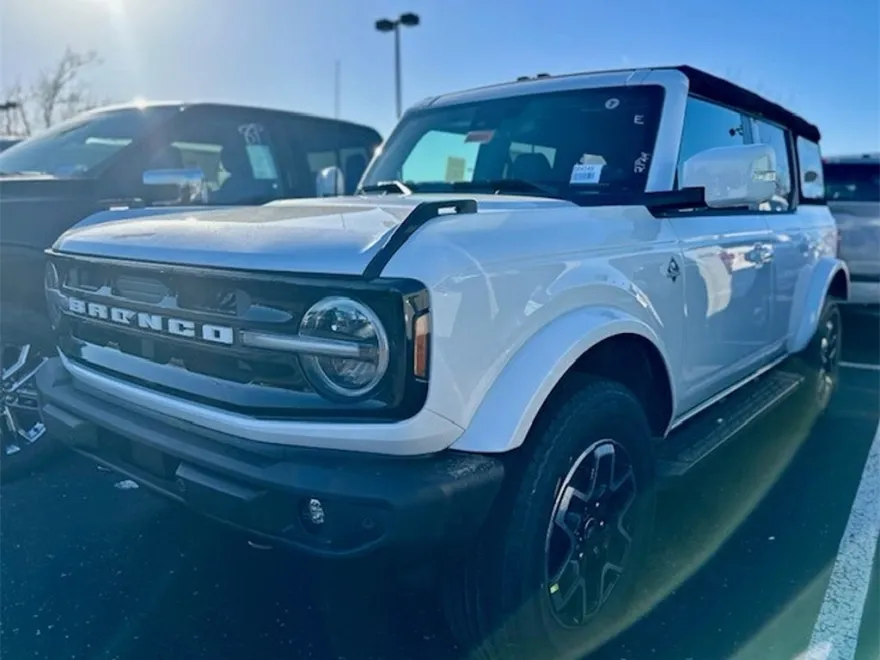 2024 Ford Bronco Outer Banks photo 1