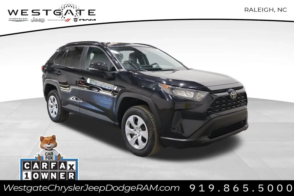 2021 Toyota RAV4 LE photo 1