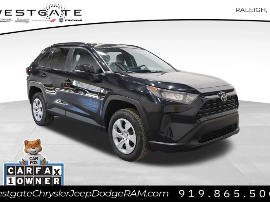 2021 Toyota RAV4 LE photo 1