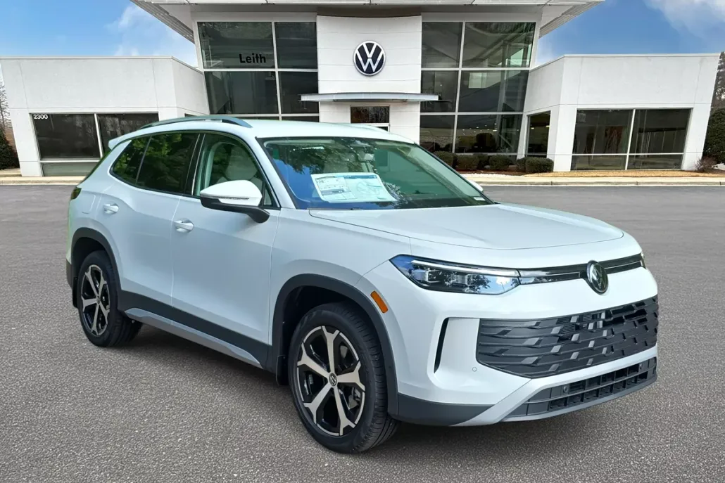 2025 Volkswagen Tiguan SE photo 1