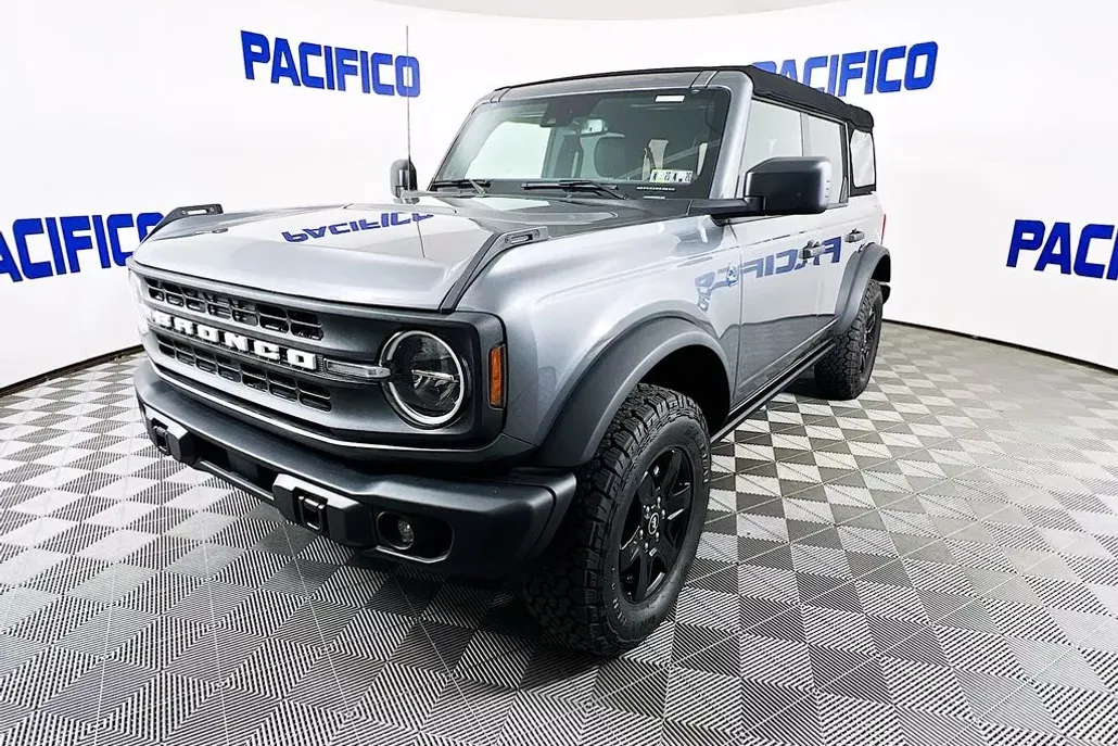 2024 Ford Bronco Black Diamond photo 1