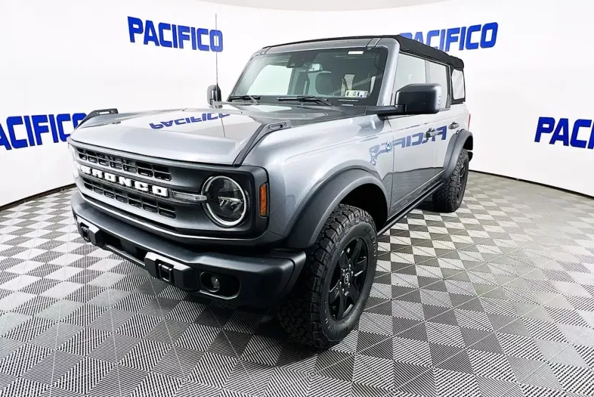 2024 Ford Bronco Black Diamond photo 1